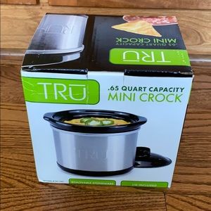 TRU .65 quart mini crock. NIB